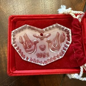 Brand New WATERFORD Crystal Vintage Heart-Shaped Ornament with 2 Turtle Doves